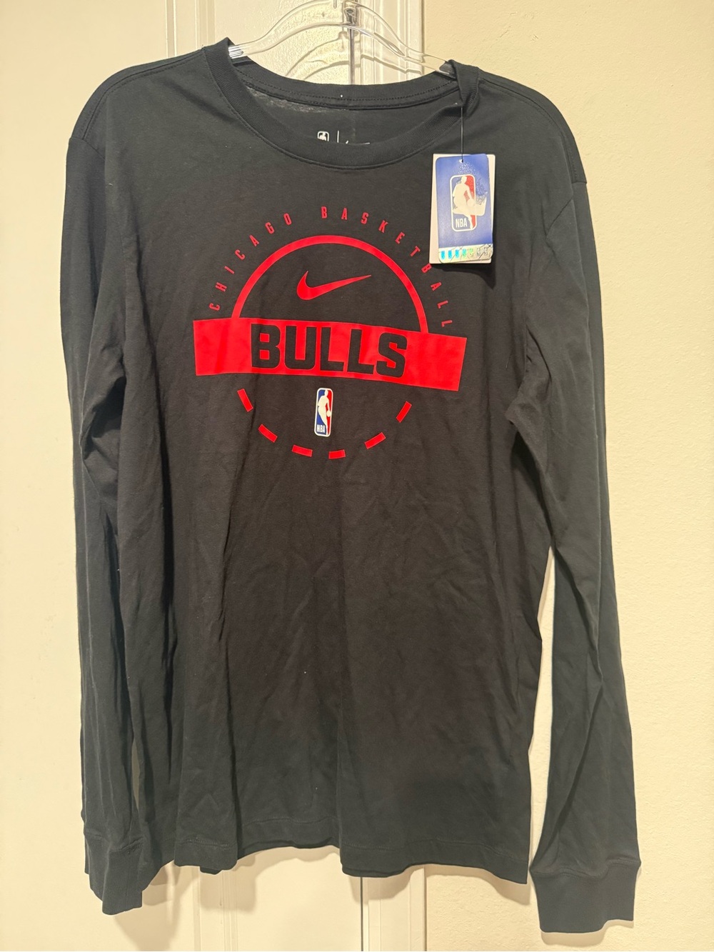 New Nike Chicago Bulls Black & Red Long-Sleeve Tee size Medium